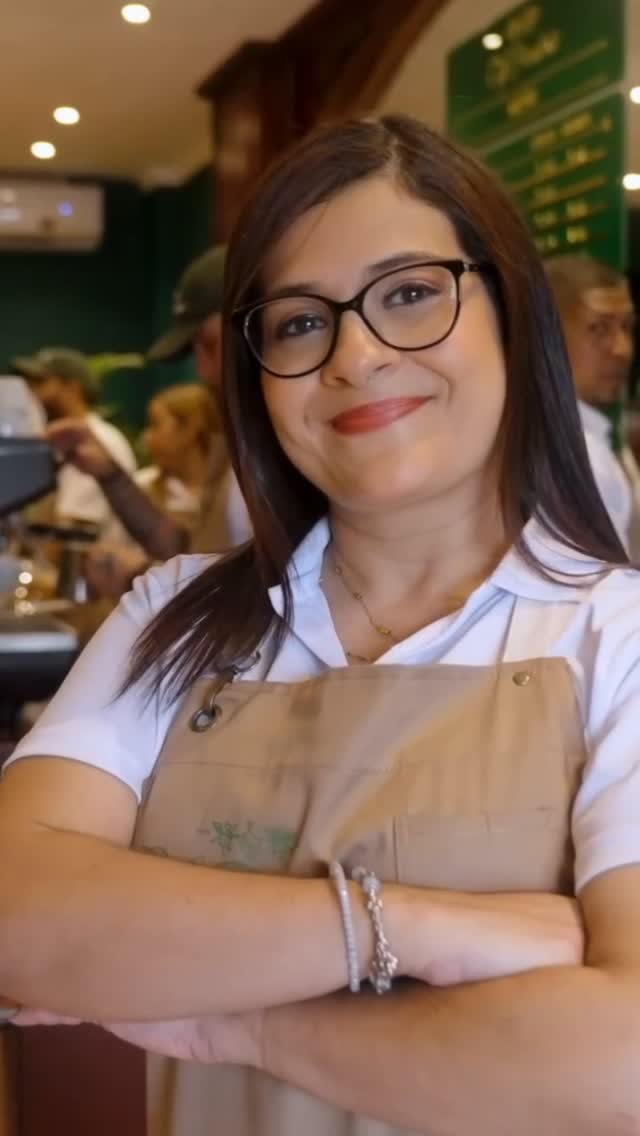 Barista en su espacio de trabajo